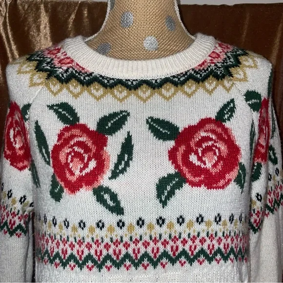 Rose Winter Cable-knit Sweater - Picture 2 of 10